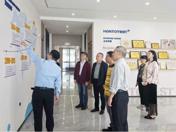 協(xié)企交流促發(fā)展 熱烈歡迎重慶、江西、山西塑料協(xié)會參觀團蒞臨宏拓儀器參觀交流